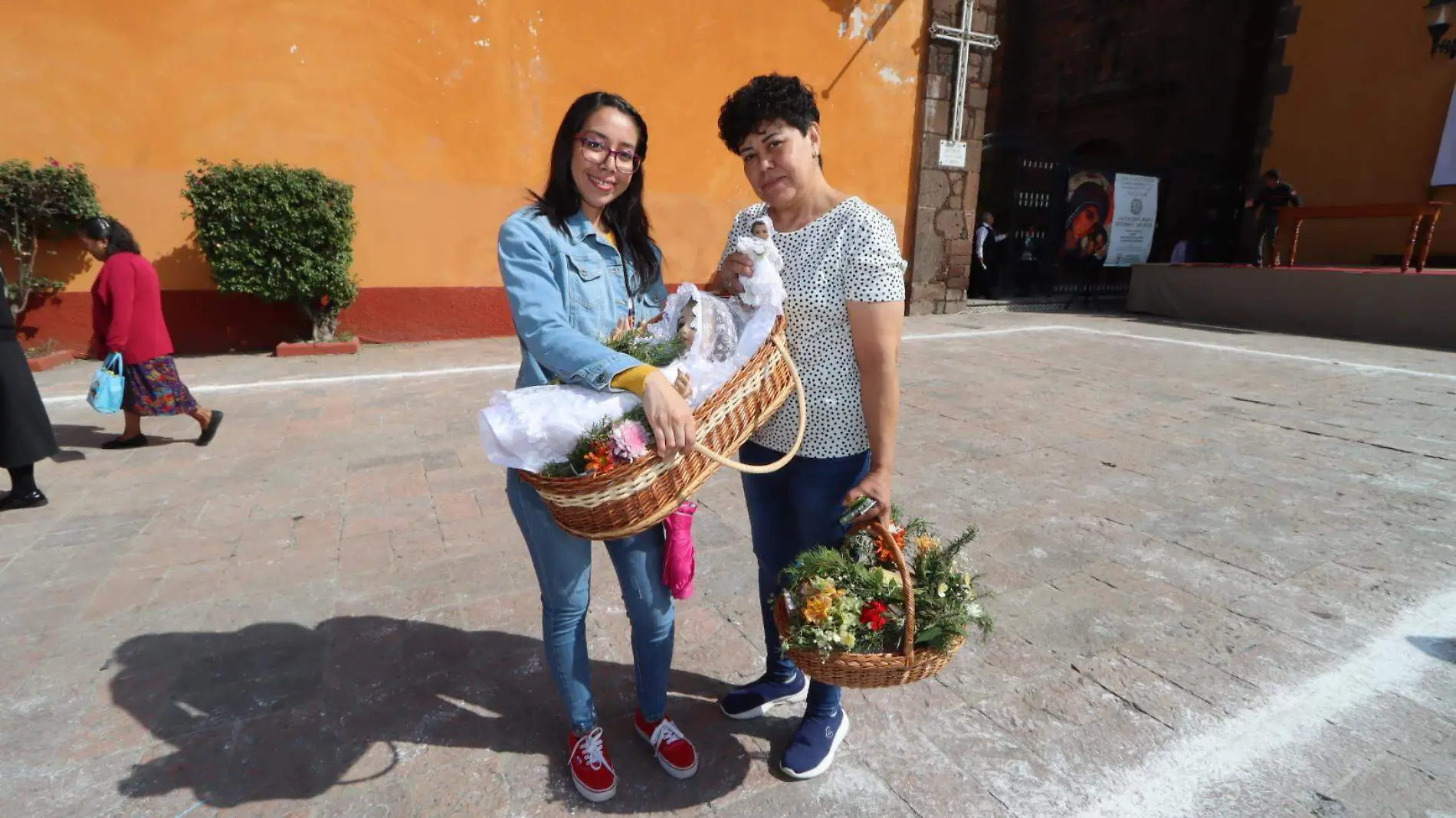 FOTO PRINCIPAL SJR Madre e hija conservan la tradicion del Nino Dios